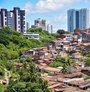 Corpo é localizado em buraco em área de mata no Vale do Reginaldo, em Maceió