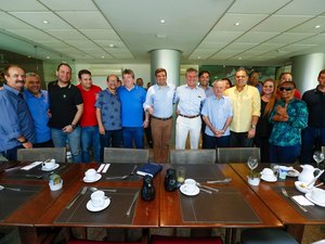 Collor recebe apoio de vereadores critica cultura da punição contra comerciantes