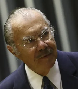 Ex-presidente José Sarney segue internado em hospital de São Paulo