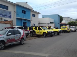 Homem é preso com espingarda escondida em sacola na cidade de Arapiraca