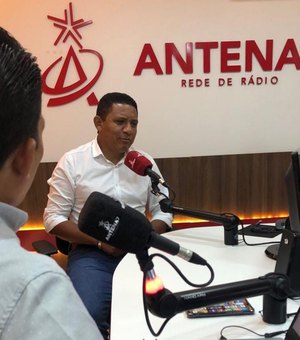 Prefeito de Palmeira fala sobre investimentos na cidade e concursos para o ano de 2023 durante entrevista
