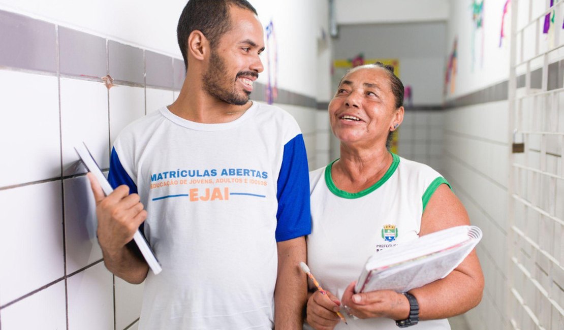 Semed abre matrículas para Educação de Jovens, Adultos e Idosos em 41 escolas