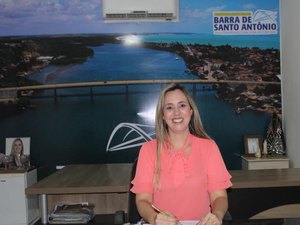 Coronavírus: prefeita da Barra de Santo Antônio anuncia corte de 50% de seu salário