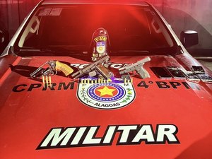 Polícia Militar apreende três armas e prende quatro suspeitos de roubo durante ocorrência em Maceió