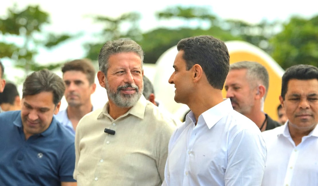 Arthur Lira e JHC abrem campanha com grande carreata em Maceió