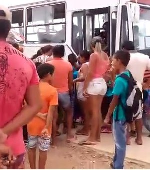 Moradores do Perucaba reclamam de superlotação no transporte escolar 