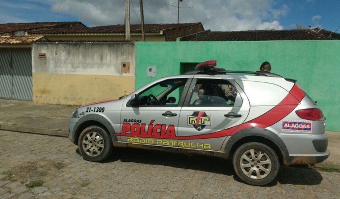 Idoso é encontrado morto no banheiro da casa onde mora