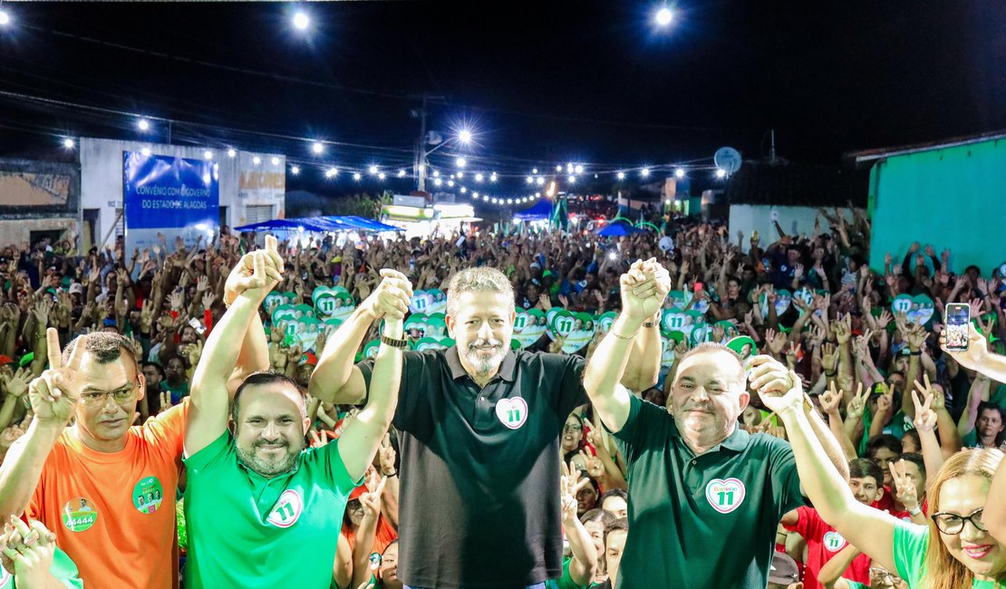 Ao lado do deputado federal Arthur Lira, Bastinho realiza o maior comício da história de Taquarana