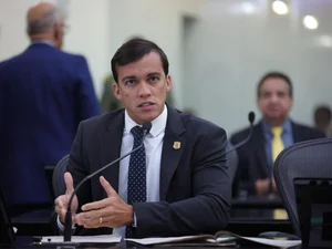 Deputado Leonam critica governador e cobra atendimento às demandas do SINTEAL