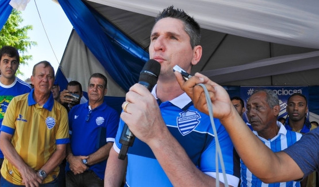 Volante Marcinho Guerreiro acerta a saída do CSA