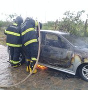 Carro pega fogo e motorista consegue escapar ileso em Arapiraca