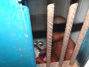 Casal é detido após invadir escola pública e roubar celulares de professores e alunos