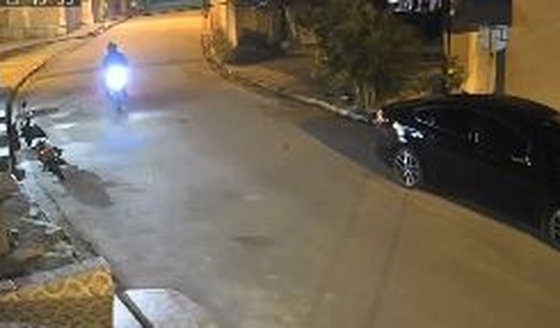 Câmeras flagram chegada e fuga de homem que atirou em vereador por Campo Grande