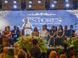 Luciano Barbosa empossa novos gestores escolares e anuncia proposta de reajuste salarial