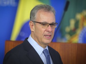 Em pronunciamento, ministro pede esforço 'inadiável' de redução do consumo de energia