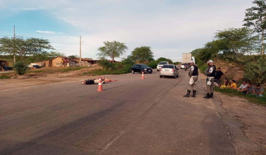 [Vídeo ] Jovem de 20 anos morre após colisão entre moto e carro na AL-220