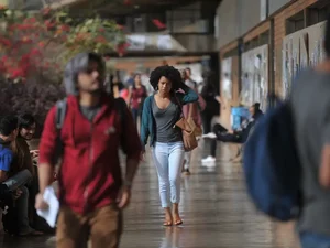 Concluintes de cursos de tecnologia fazem Enade 2025 neste domingo (23)