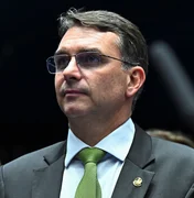 Flávio Bolsonaro pressiona por candidatura própria do PL ao governo de Alagoas
