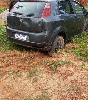 Veículo roubado é achado abandonado em Japaratinga