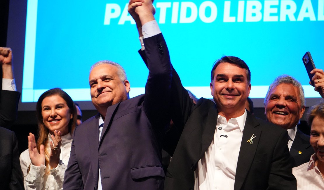 Em post na internet, Alfredo Gaspar fala em ‘solidariedade’ e ‘lealdade’ a Flávio Bolsonaro