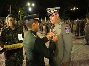 Comandante-Geral da PMAL é condecorado com a Medalha Exército Brasileiro