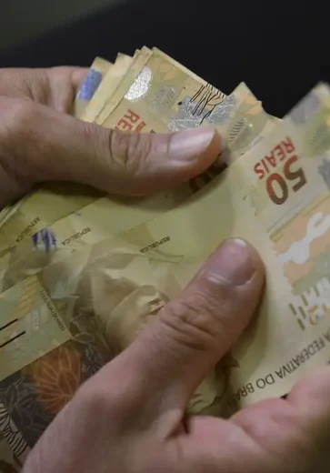 Governo de Alagoas e Prefeitura de Maceió antecipam salários de dezembro