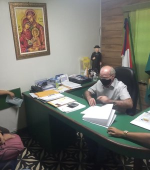 Servidores da Saúde e Assistência Social entregam pauta de reivindicações a prefeito de Taquarana