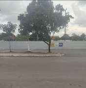 Moradores cobram conclusão de reforma na praça central do Conjunto Graciliano Ramos