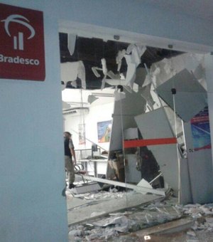 Bandidos explodem caixas em São José da Tapera