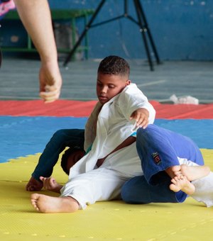Judocas do projeto de Porto de Pedras participam de campeonato escolar
