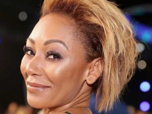 Ex-Spice Girl é internada com duas costelas quebradas e sem a mão