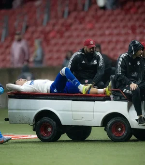 Gabriel Pec, do Cruzeiro, tem fratura confirmada na perna esquerda