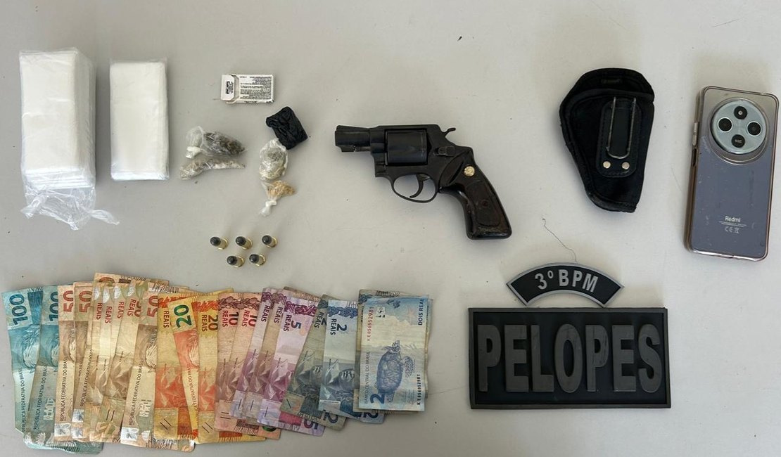 Mulher é flagrada com drogas e revólver escondido em fundo falso em Arapiraca