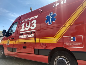 Jovem fica ferido após cair de moto no Bosque das Arapiracas