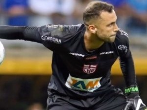 Goleiro do CRB divide o tempo entre treinos e negócios durante a pandemia