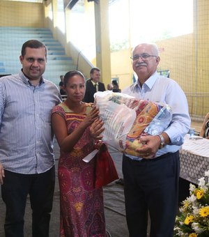 Gestantes e nutrizes recebem cestas nutricionais em Arapiraca