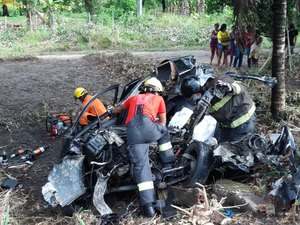 Adolescente morre após colisão com carreta em Joaquim Gomes