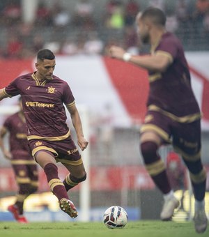 CRB vence o líder Goiás por 2 x 0  e entra no G4 da Série B