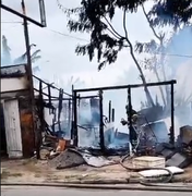 Incêndio atinge peixaria no conjunto Eustáquio Gomes, em Maceió
