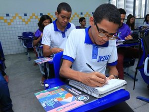 Governo de Alagoas lança programa Mais Merenda para alunos de escolas estaduais
