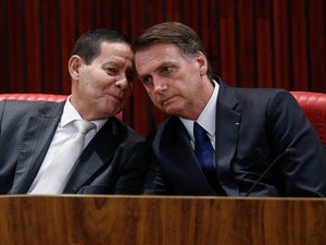 PT entra com novas ações no TSE contra chapa de Bolsonaro