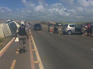 [Vídeo] Colisão frontal entre carro e caminhão deixa um ferido na AL-105