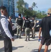 Três homens são baleados em frente a restaurante na Pajuçara, em Maceió