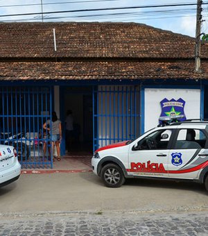 Jovem é preso após ameaçar vítima com arma de fogo para roubar celular