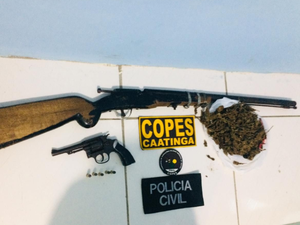 Polícia prende jovem com armas e droga durante ronda em Piranhas