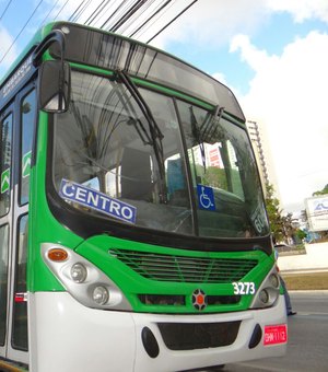 Passageiros têm celulares roubados em assalto a ônibus em Maceió