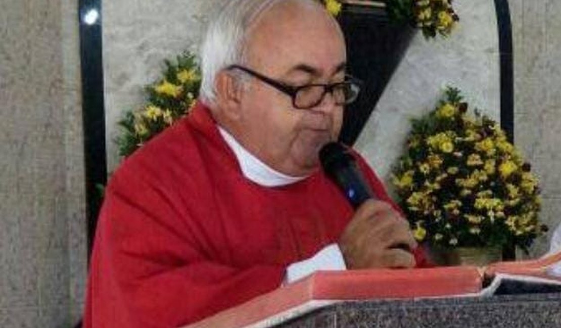 Cônego Manoel Henrique de Melo Santana é internado na UTI da Santa Casa de Maceió