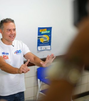 Renan Filho vota em Maceió e projeta vitória no primeiro turno