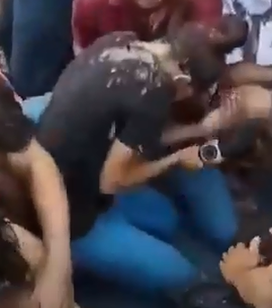 [Vídeo] Equipes de reportagem são atingidas com pedradas durante festa religiosa
