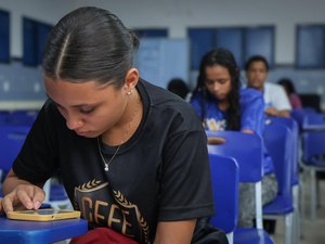 Rede estadual conquista 45 medalhas nas olimpíadas alagoanas de Química, Matemática e Quimeninas